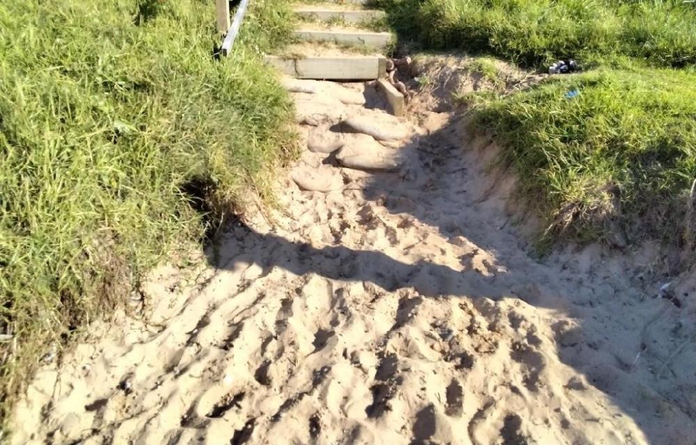 Damage-to-beach-access-path-and-stairs-at-Allerton-Avenue-Culburra-Beach