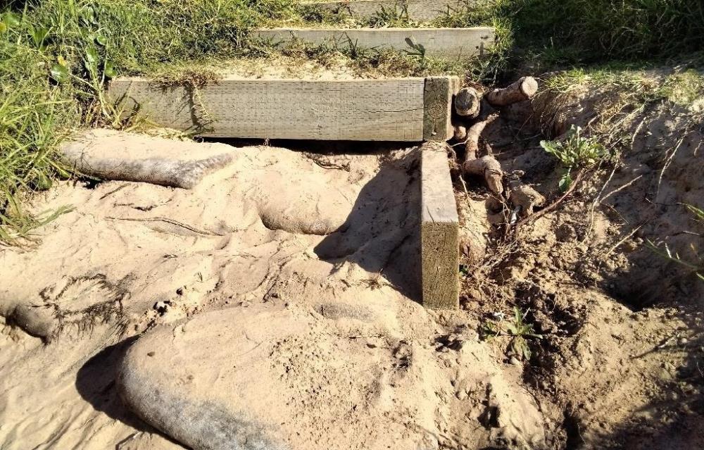 Damage-to-beach-access-path-and-stairs-at-Allerton-Avenue-Culburra-Beach_close-up